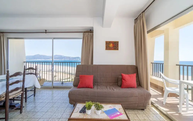 Apartment in Empuriabrava Near Sand Beach