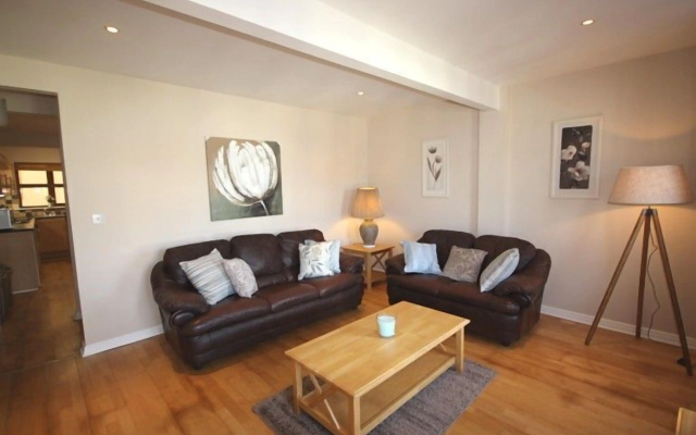 No. 6 Clifden Court