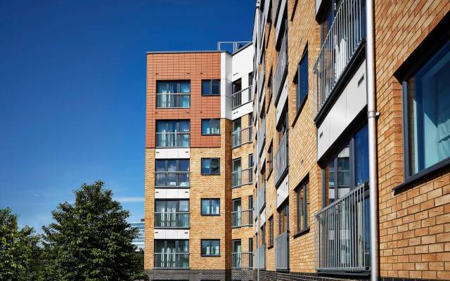 Апартаменты Marlin Apartments Stratford вид на фасад