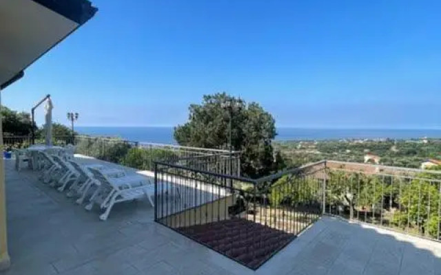 Villa Karillos