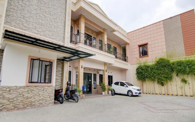 The Shine Residence by OYO Rooms