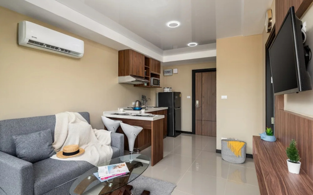 Naiharn Pearl Condo Hotel by Villacarte