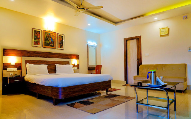Fabhotel Kanchan Plaza