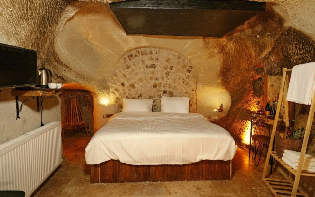 Crassula Cave Hotel