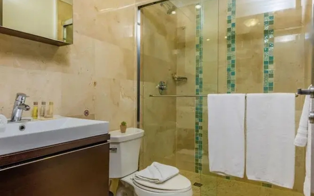 2BR Duplex Palmaruba Condos w Great Location