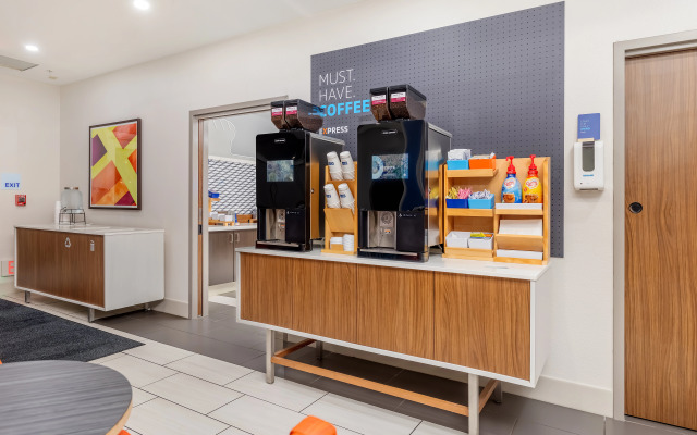 Holiday Inn Express & Suites Medford by IHG