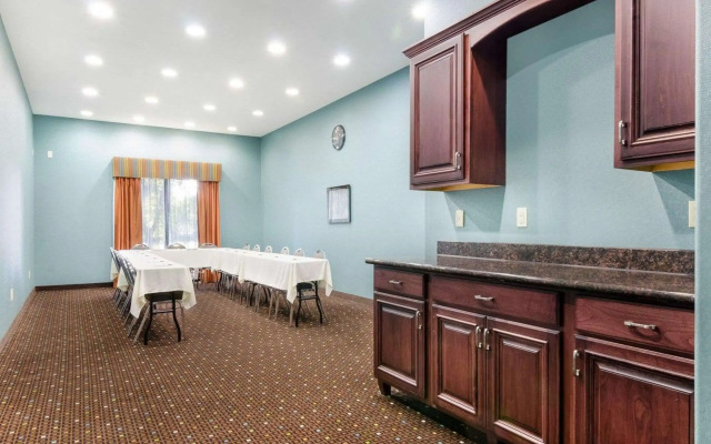 Comfort Suites Topeka Northwest