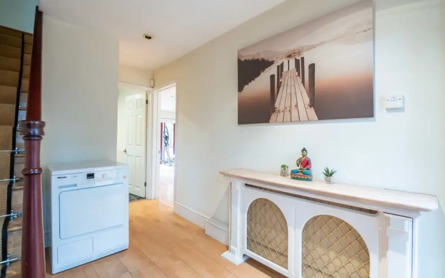 Charming Wimbledon Park Home close to Putney Heath
