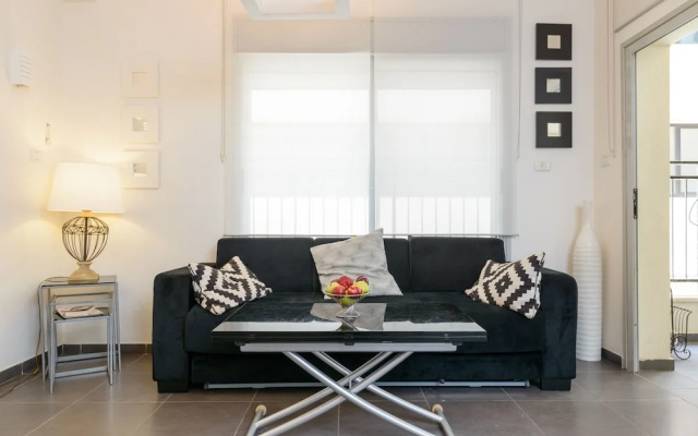Ben Yehuda - Bograshov 1 BR with Terrace