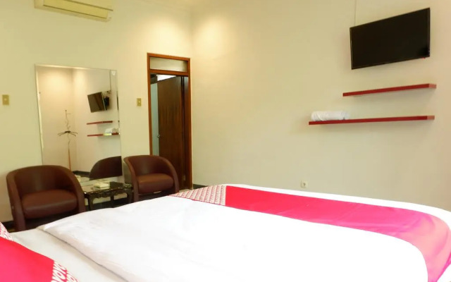 OYO 517 Hotel Arjuna Lawang