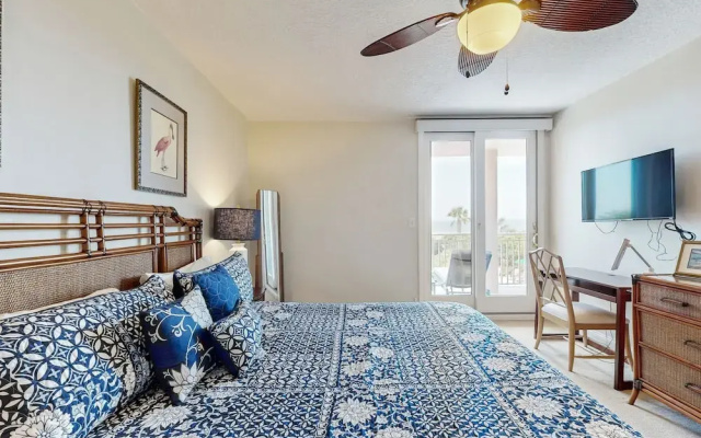 Oceanfront Condo With Washer/dryer, AC & Heated Pool
