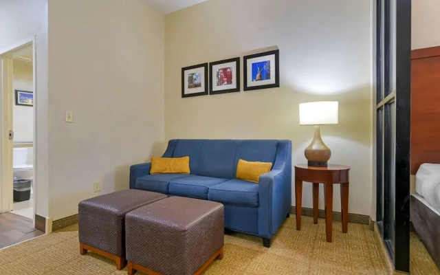 Comfort Suites