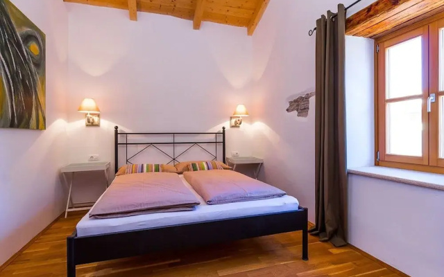 Beautiful Villa Consisting of two Houses With Private Pool, Near Pula and Beach