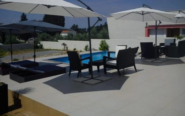 Markle - Swimming Pool and Sunbeds - A6