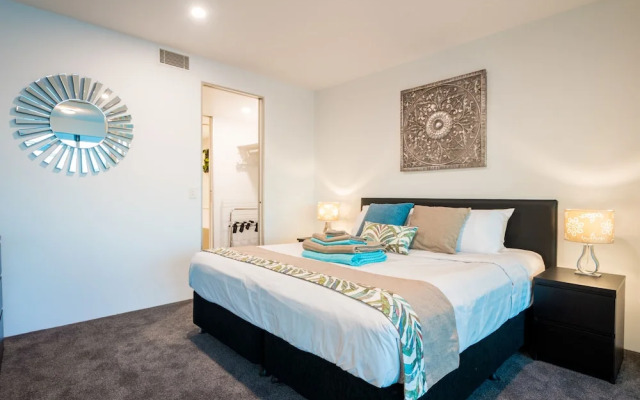Private 29/F 2 bedroom Q1 Apartment Ocean & River Views
