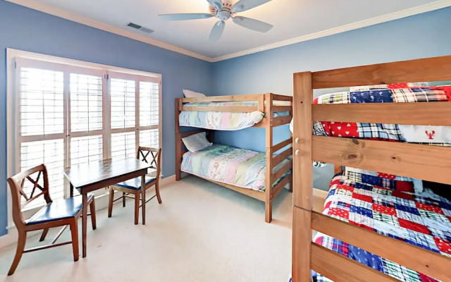 Lakeside - 4 Br Home