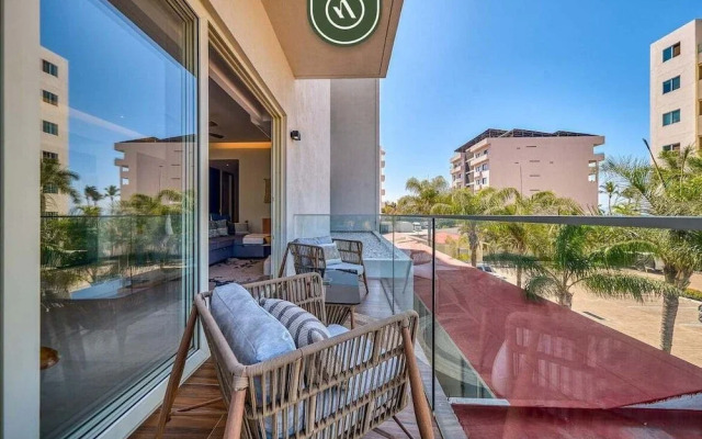 2BR Condo With Rooftop Pool - 2 Min Walk to Beach