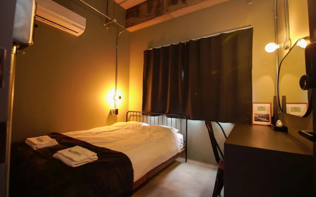 RED SUBMARINE - Hostel