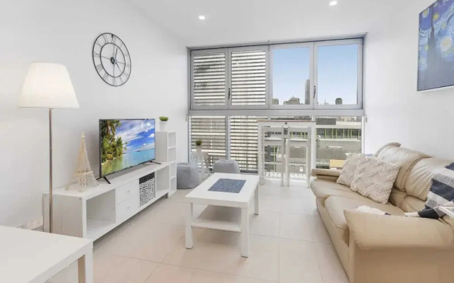 Beautiful Unit With Gym and Pool Near Museums