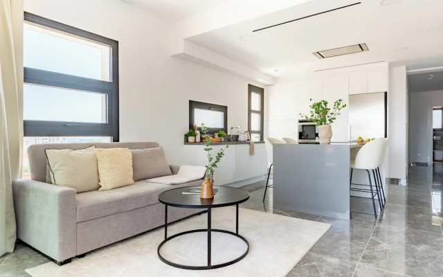 Sanders Evolution 2 - 2 Bedroom Apartment With Private Rooftop and Jacuzzi