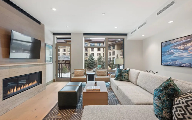 Snowmass Lux Getaway by Snowmass Vacations