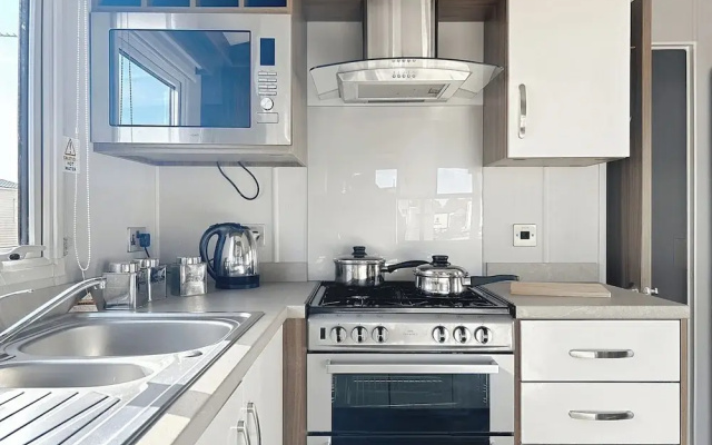 Premium Lodge - Sleeps 8 - Seton Sands Beach