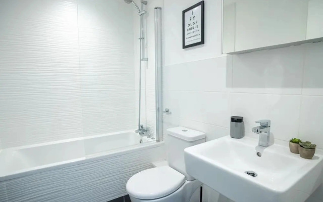 Exeter Cathedral Two-bedroom Stay