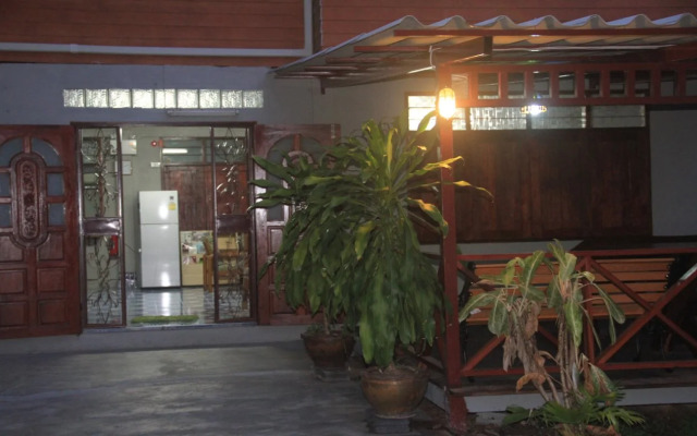 The Old Hostel Suratthani