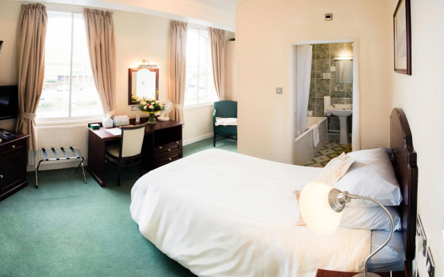 Huddersfield Central Lodge Hotel