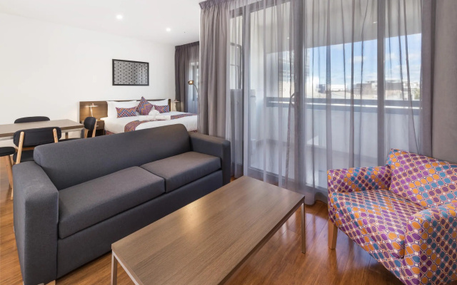 City Edge Dandenong Apartment Hotel