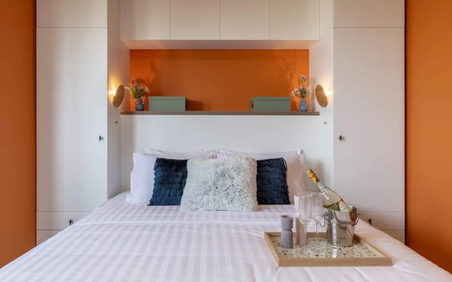 Playful & Bright 1BR near The Faculty of Law
