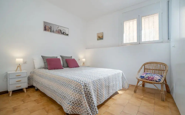 Apartment in Empuriabrava Near Sandy Beach