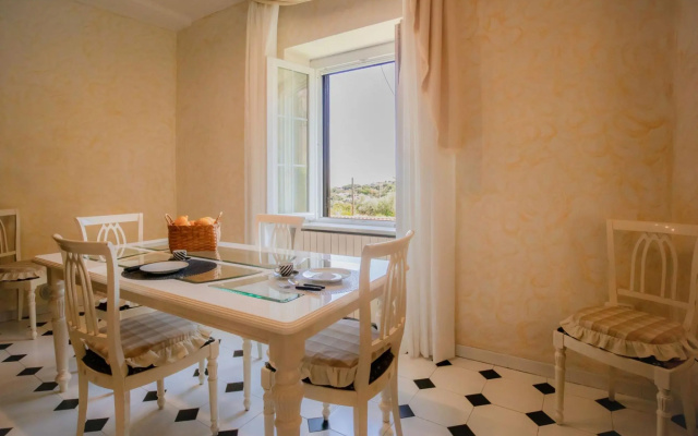 Three-room apartment with sunrise view from the sea-Mare In Vista
