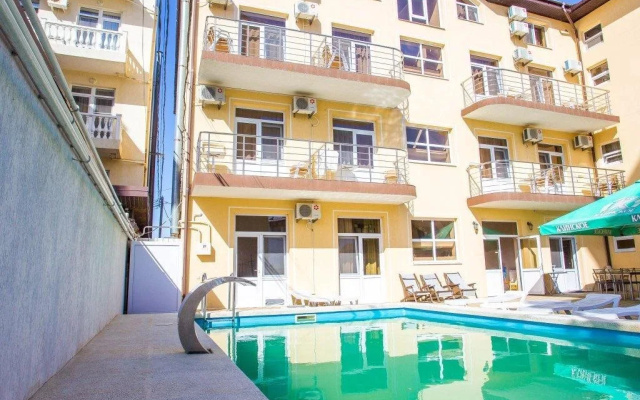The Hloya Inn