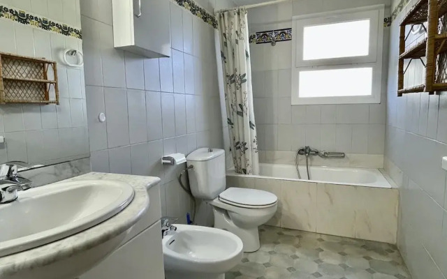 3 Bedroom Holiday Home Near the Beach