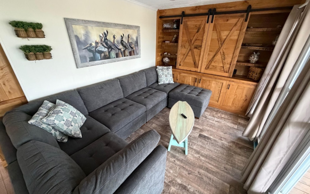 Coastal Home: Walk to Holden Beach!