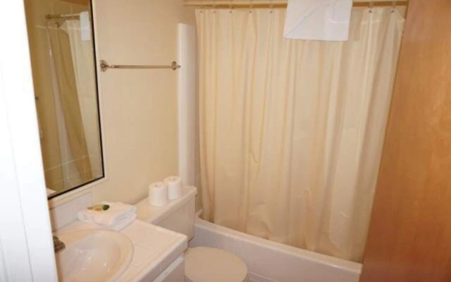652 4 Bedroom Condo
