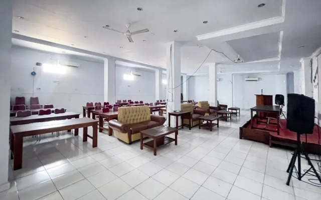 Urbanview Hotel Grand Seven One Manna