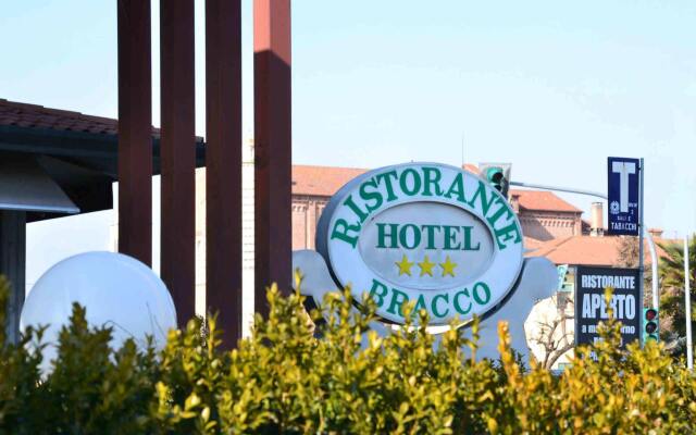 Отель Bracco Италия, Лимена - отзывы, цены и фото номеров - забронировать отель Bracco онлайн вид на фасад