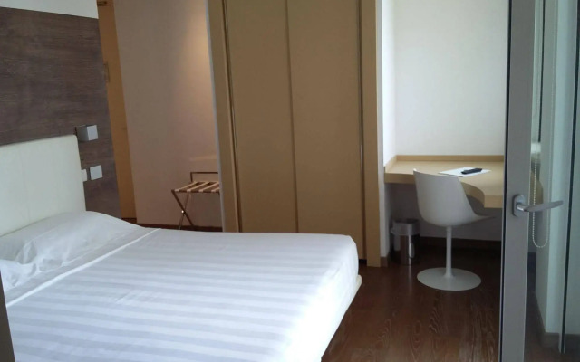 Life Hotel
