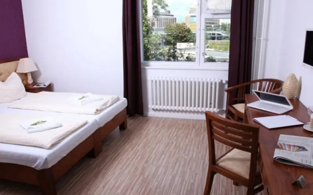 Main Station Hotel & Hostel