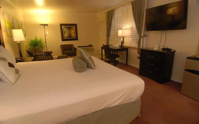 Econo Lodge Inn & Suites Vernal near Dinosaur Monument