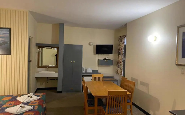 Gateway Motor Inn