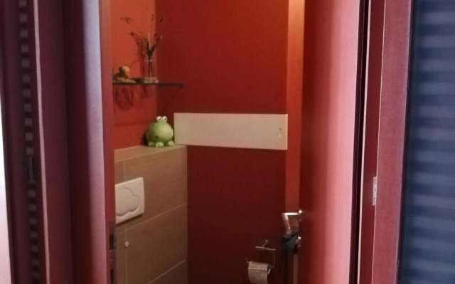 Room in maisonette with garden, parking place