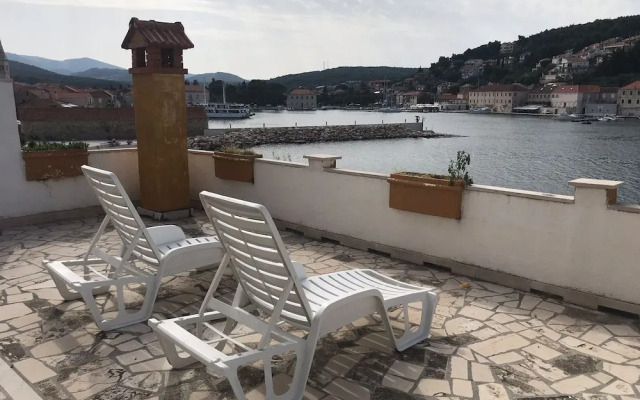 Apartments Peronja Jelsa Seafront