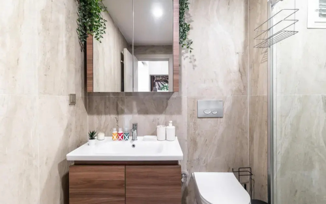Central Studio w Balcony 10 min to Lara Beach