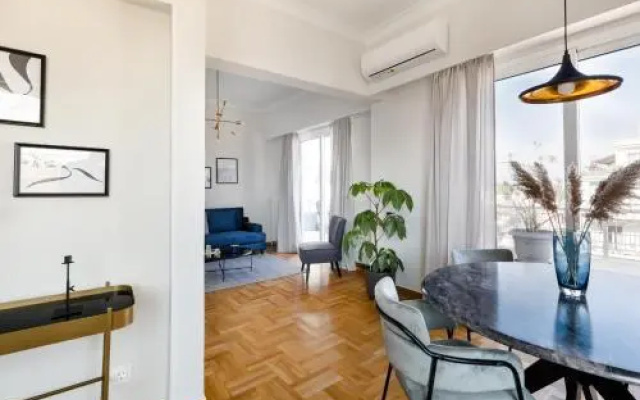 Elegant Luminous 3BD apartment in Kolonaki