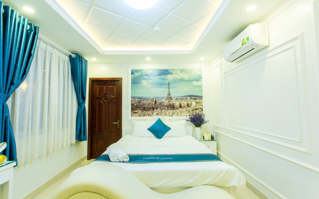 Venice Hotel
