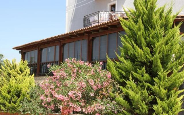 Onufri Hotel вид на фасад