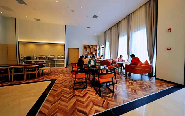 7 Days Premium (Shizhu Caixincheng High-speed ​​Railway Station)